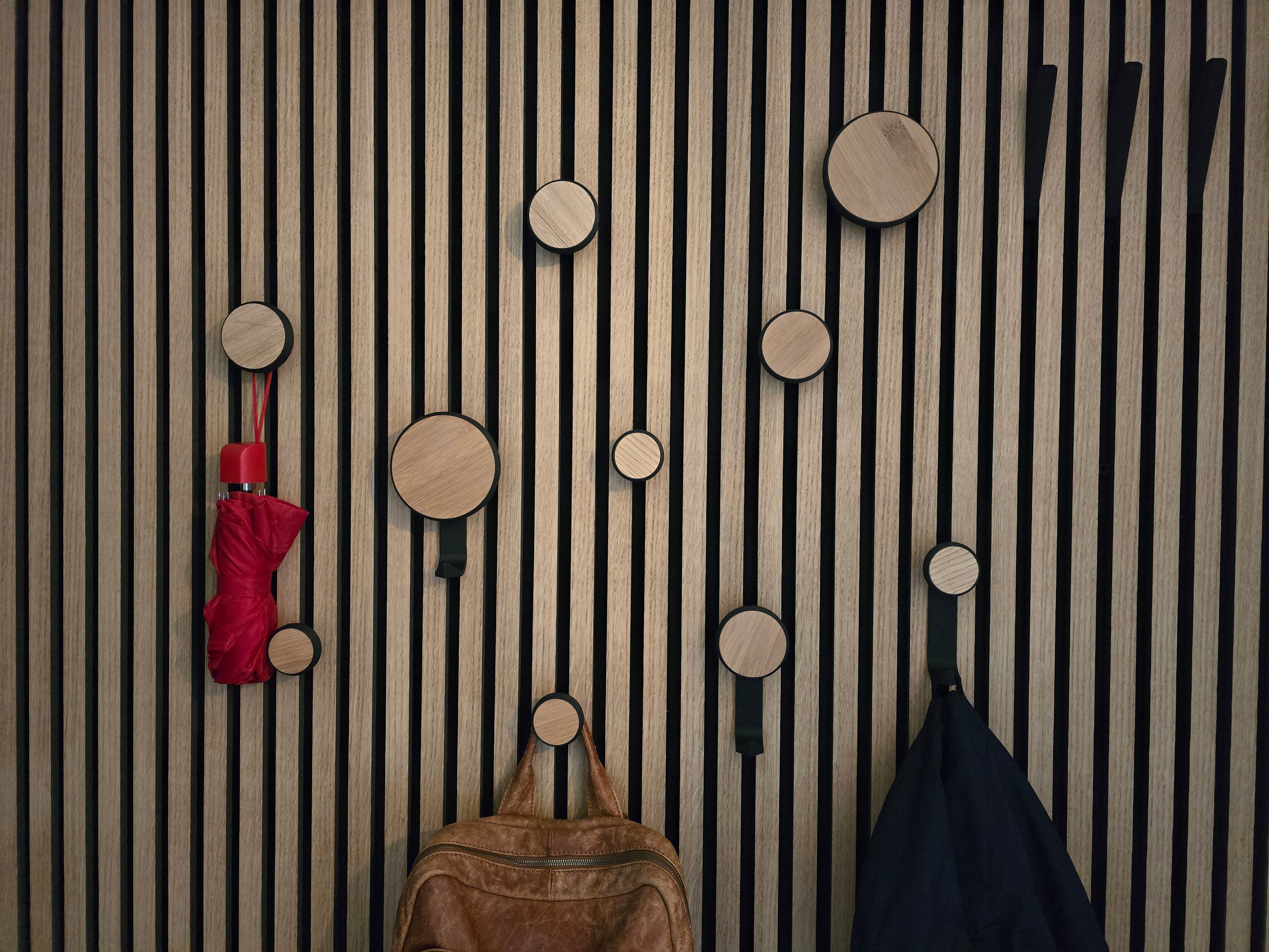 Round Hook/Hanger Oak Wood Veneer for Acoustic Panels - Installation Type: Wall Clip