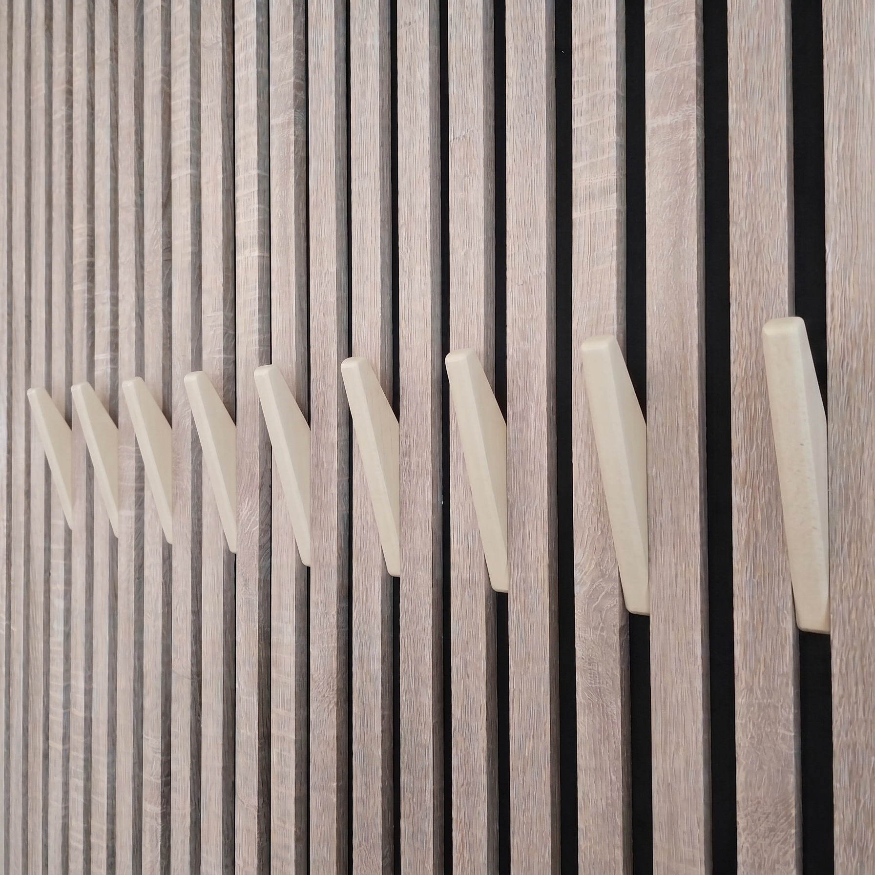 Triangle Hook - Installation: Wall Clip