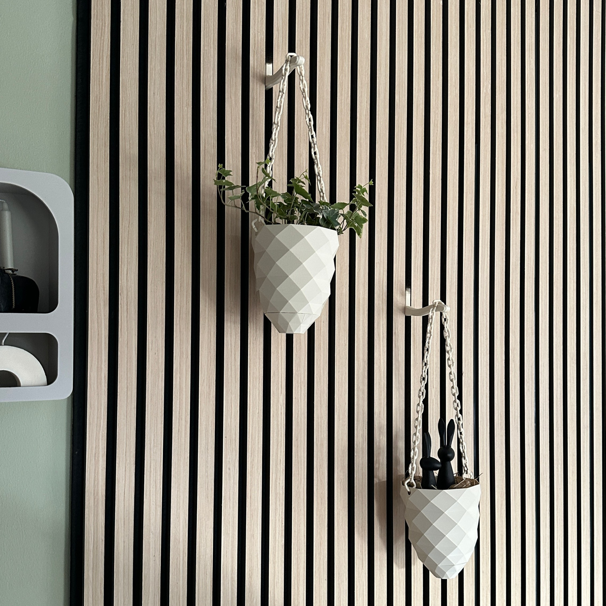 Hanging plant vase - Installation: Screw-in