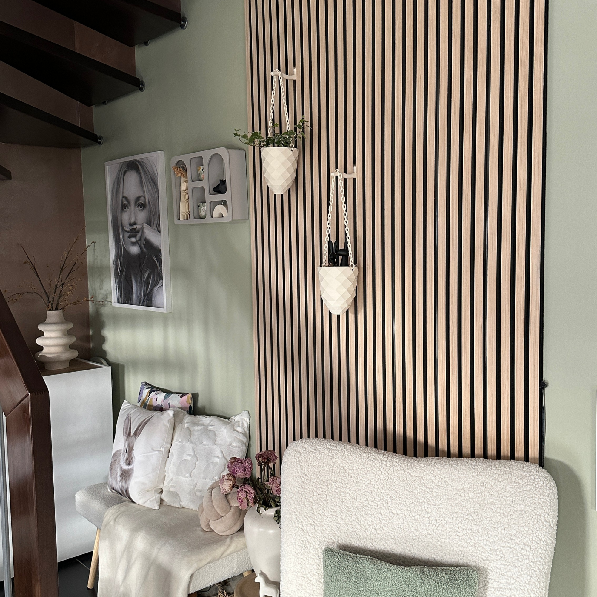 Hanging plant vase - Installation: Screw-in